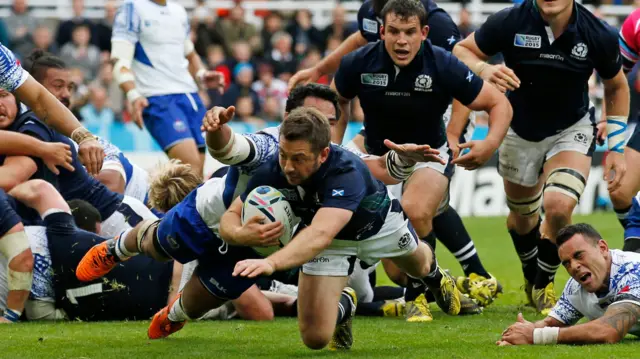 Greg Laidlaw scores a try against Samoa