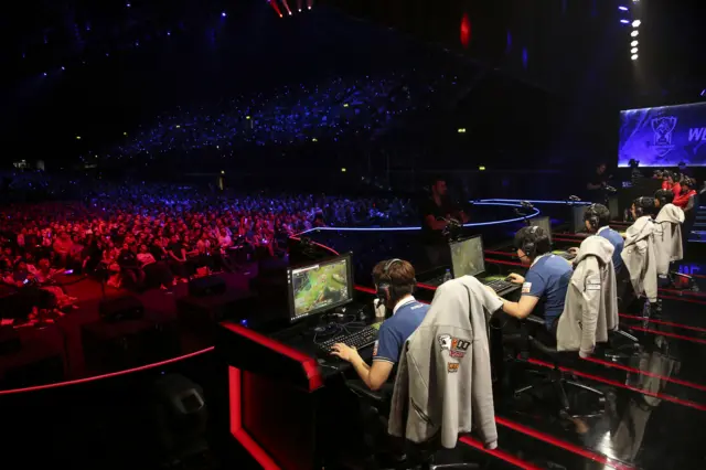 Koo Tigers on stage