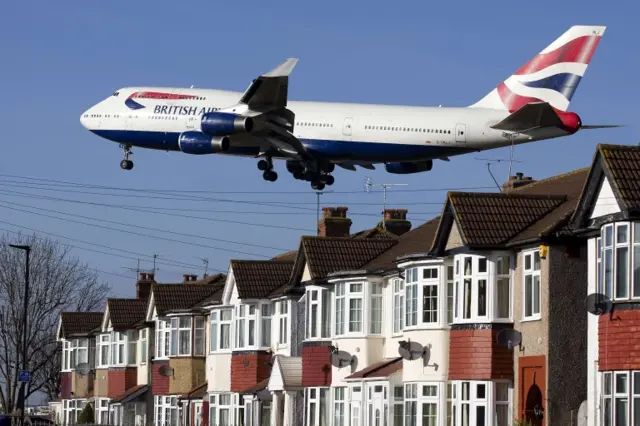 Airplane set to land at Heathrow airport