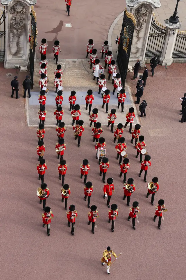 Troops marching into Buckingham Palace