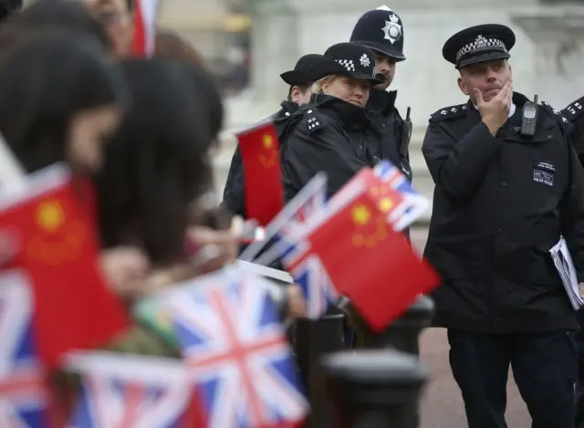 Police and pro-China supporters on the Mall