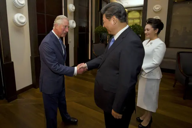 Prince Charles greets Present Xi and Madame Peng