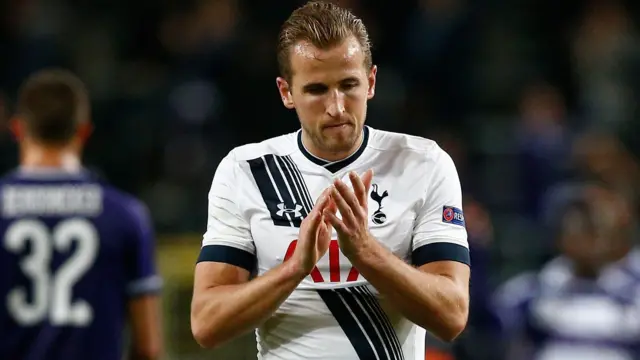 Harry Kane looks dejected