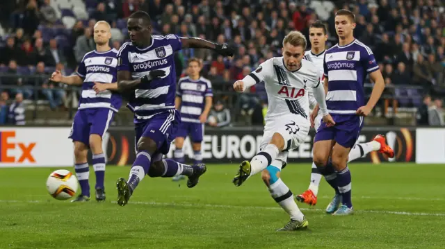 Christian Eriksen scores