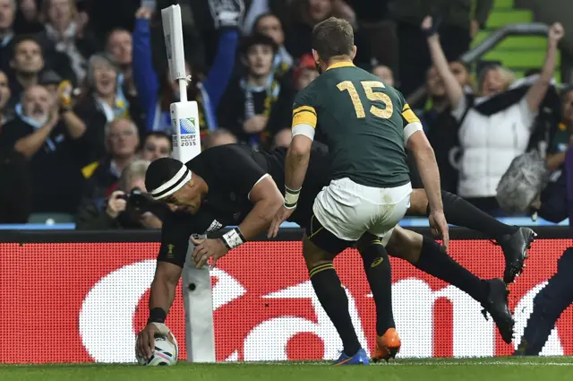 Jerome Kaino scores a try