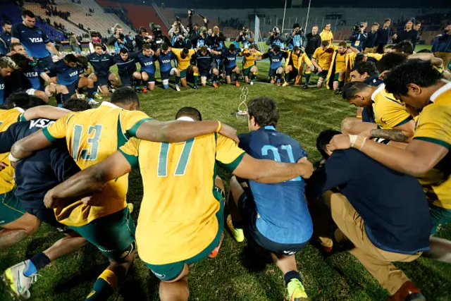 Argentina and Australia huddle up