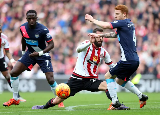 Steven Fletcher vies for the ball