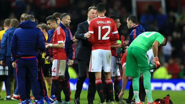 Louis Van Gaal chats to Chris Smalling