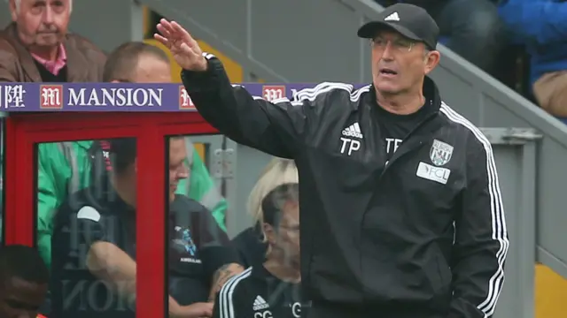 Tony Pulis instructs