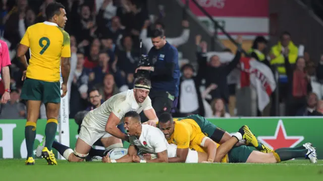 Anthony Watson scores a try