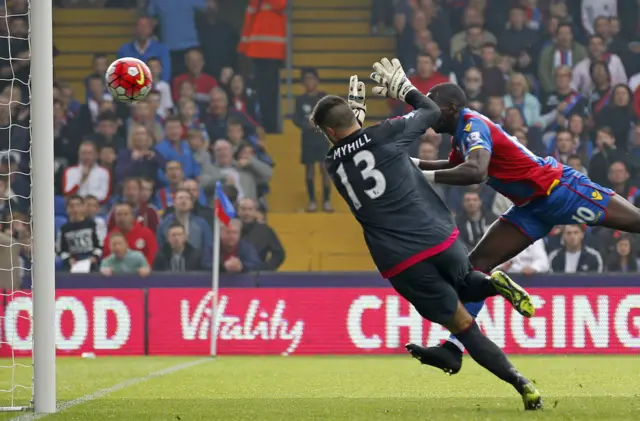 Yannick Bolasie scores