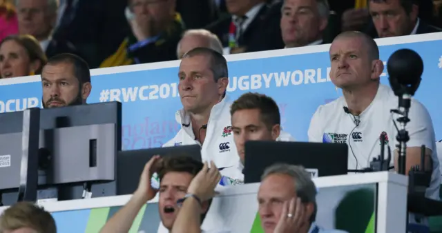 Stuart Lancaster (centre)