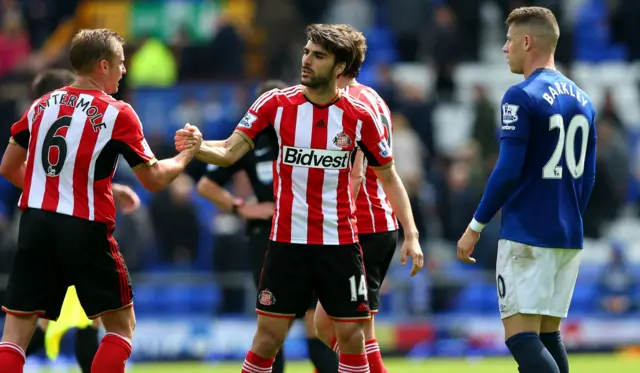 Sunderland celebrate beating Everton