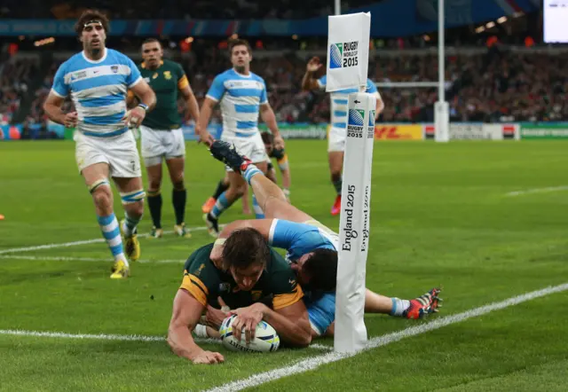 Eben Etzebeth scores