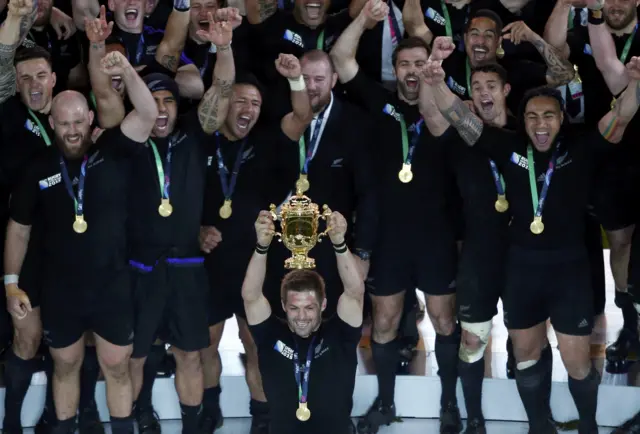 Richie McCaw lifts the World Cup