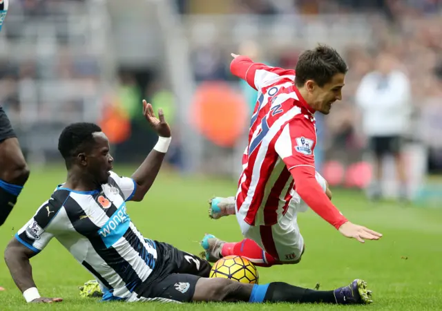 Cheick Tiote, left, vies for the ball with Stoke City's Bojan Krkic