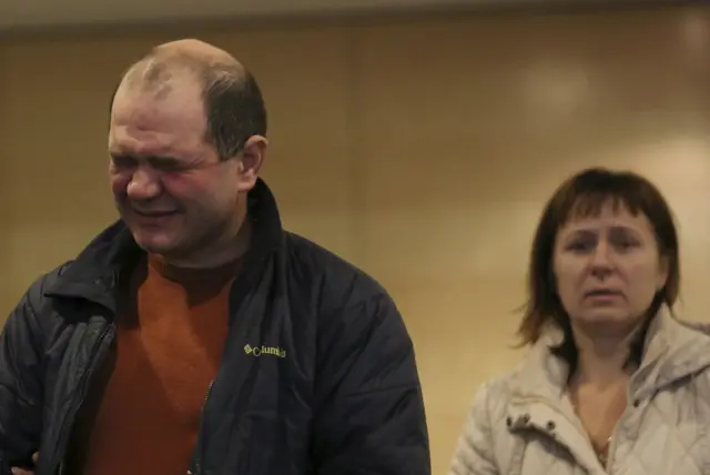 Relatives of victims of a Russian airliner which crashed in Egypt, mourns at a hotel near Pulkovo airport in St. Petersburg, Russia, 31 October 2015.