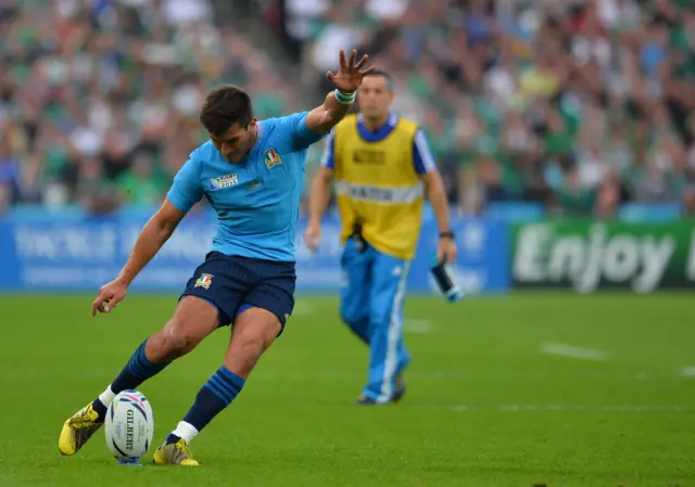 Tommaso Allan kicks a penalty