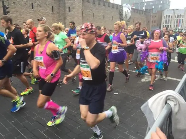 Cardiff Half Marathon runners