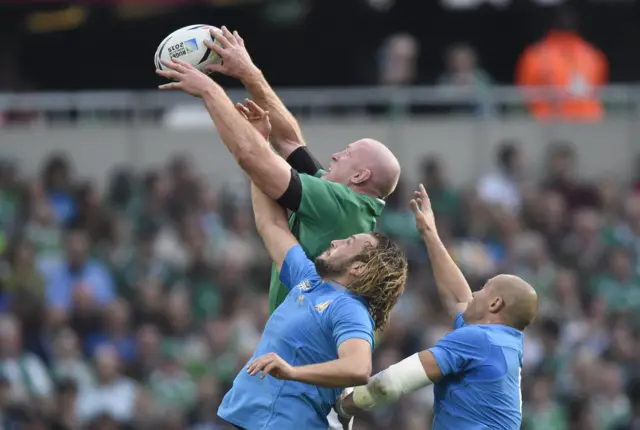 Paul O'Connell wins a line-out