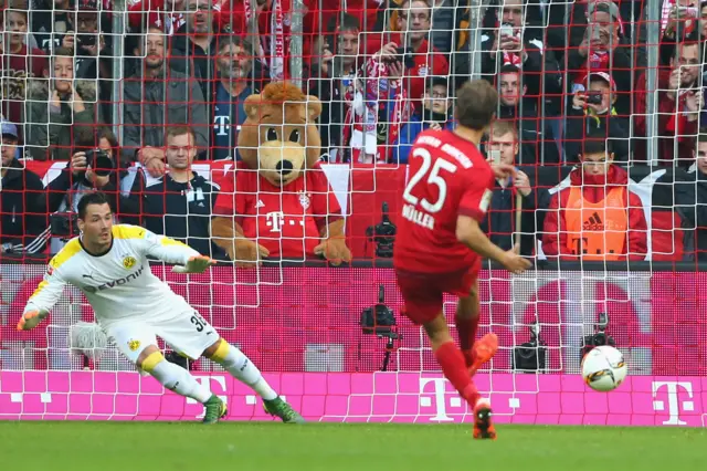 Thomas Mueller scores the penalty