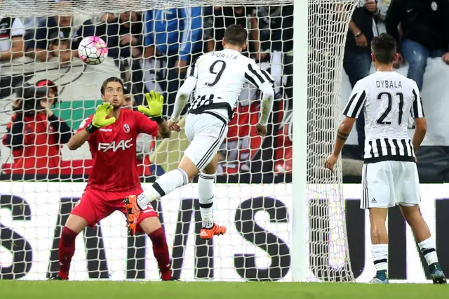 Alvaro Morata equalises for Juventus against Bologna