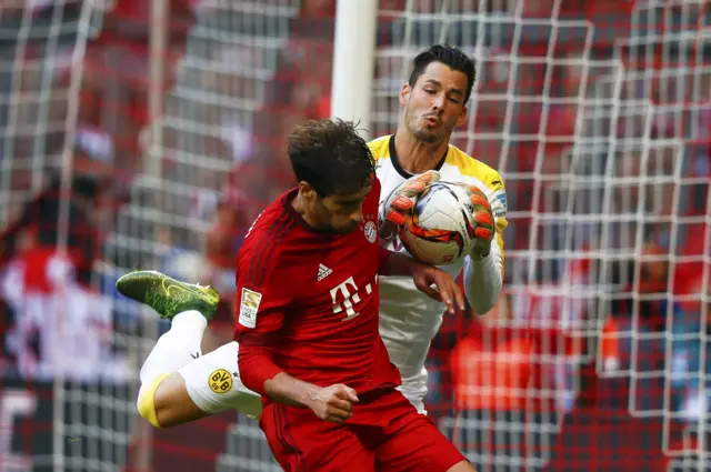 Javi Martinez goes up against Buerki of Dortmund