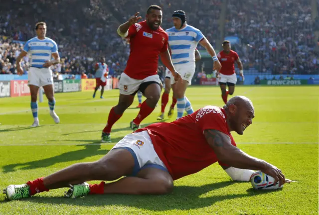 Soane Tonga'uiha scores a try