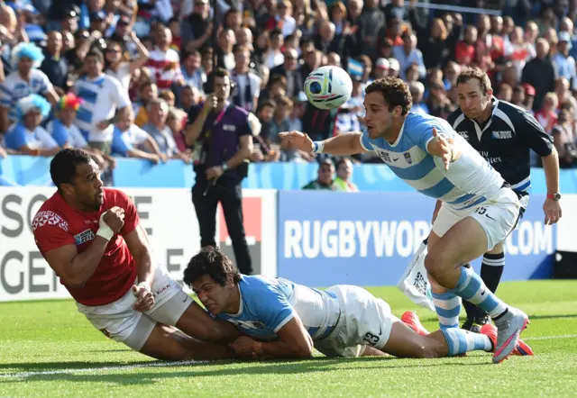 Telusa Veainu creates a try scoring opportunity with a pass