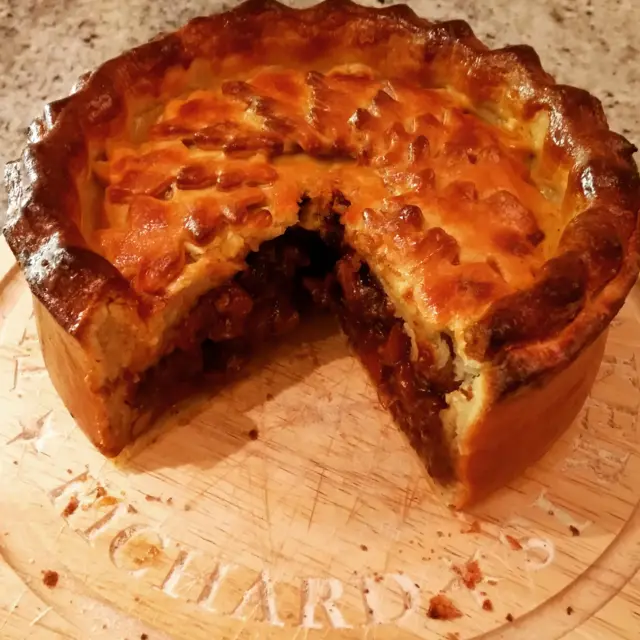 Richard's steak and ale pie