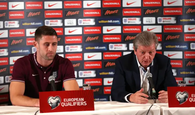 Gary Cahill (left) and Roy Hodgson