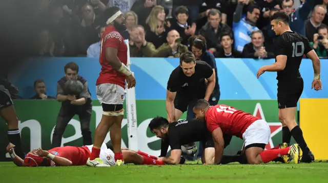 Nehe Milner-Skudder scores a try