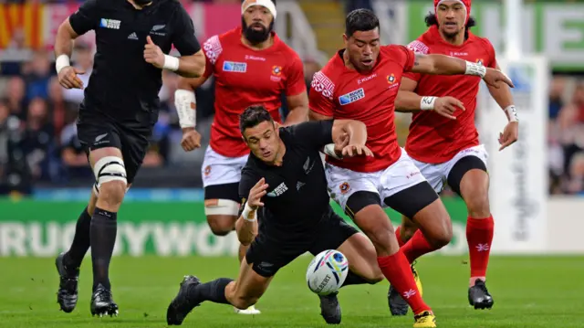 Dan Carter dives for the ball