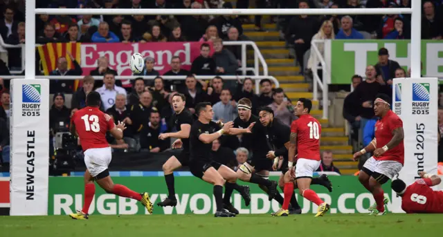 Siale Piutau tries to catch a pass