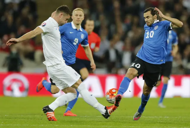 Gary Cahill blocks Sergei Zenjov