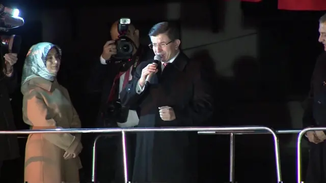 Turkish PM Ahmet Davutoglu addresses supporters in Konya on 1 November 2015