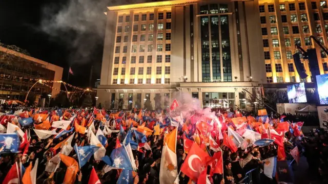 Ankara crowd celebrating outside AKP HQ