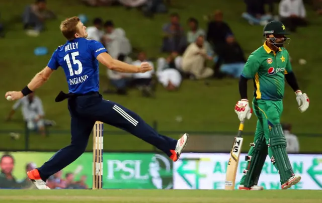 David Willey bowls