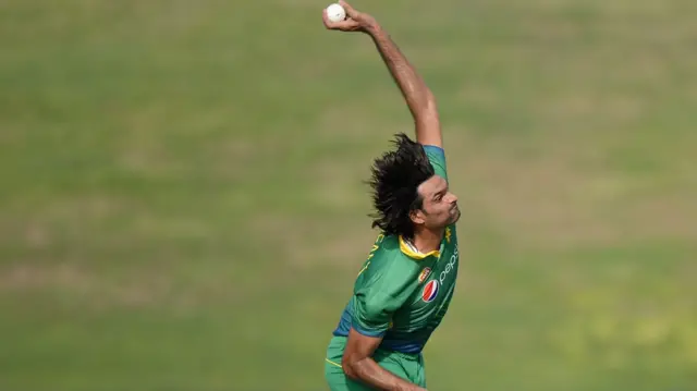 Mohammad Irfan bowls