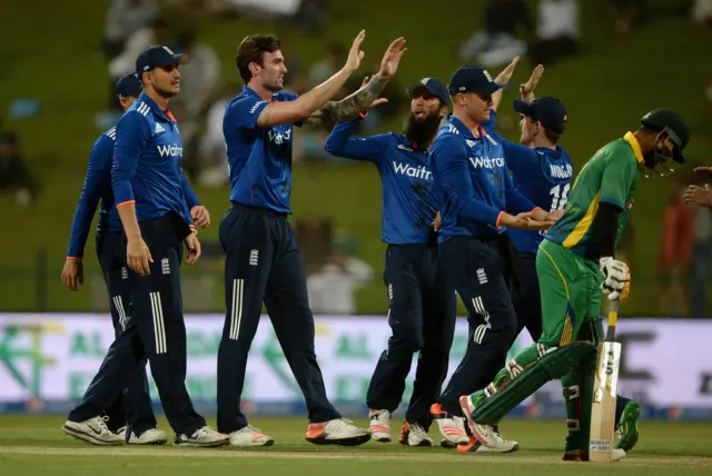England celebrate taking a Pakistan wicket