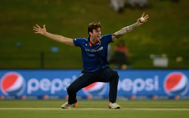 Reece Topley appeals for an LBW