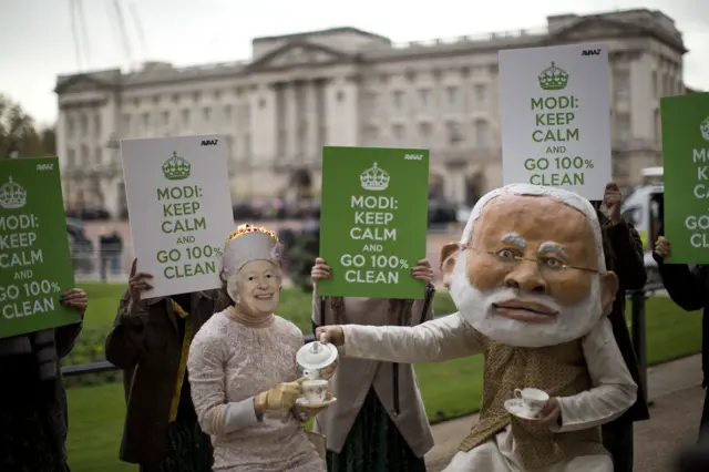 protesters outside Buckingham Palace