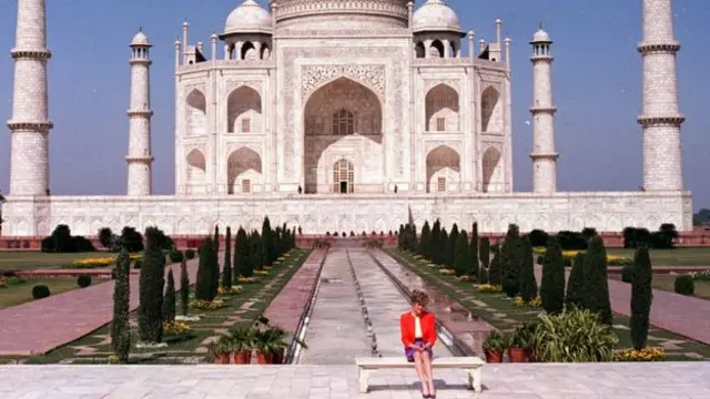 Princess Diana at the Taj Mahal in 1992