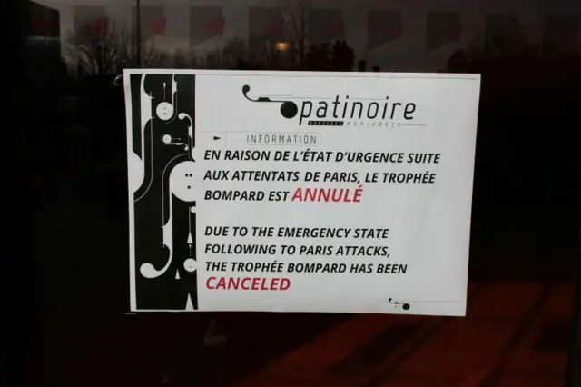 A notice informing the public that a skating event in Bordeaux has been cancelled after attacks in Paris