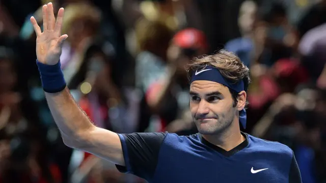 Roger Federer waves