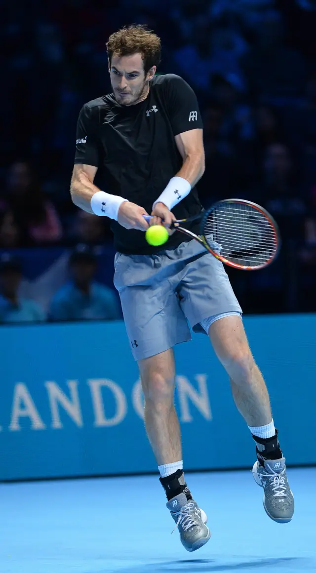 Andy Murray with a forehand shot