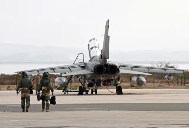 Crew of a British tornado fighter jet at RAF Akrotiri in Cyprus (27 September 2014)