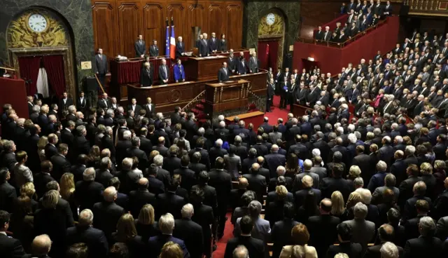 Hollande speaks to congress