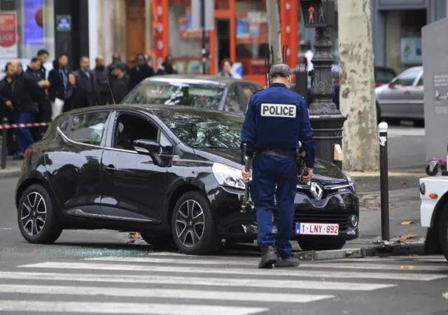 French police officer inspects Renault Clio in 18th arrondissement in Paris (17 November 2015)