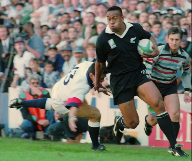 New Zealand winger Jonah Lomu sweeps past England"s Will Carling on his way to score the opening try in the 1995 Rugby World Cup semi-final clash at Newlands, Cape Town.